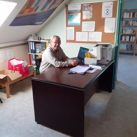 Le bureau d'accueil de la bibliothèque