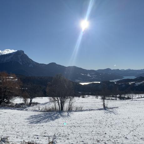 Vue sur le lac depuis le lotissement Les Espériers de Puy Saint Eusèbe