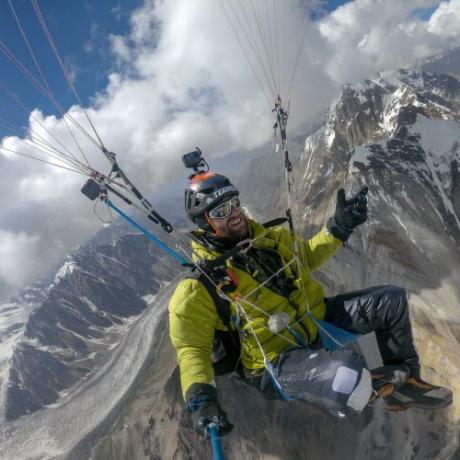 Damien Lacaze survole les sommets de l'Himalaya pakistanais